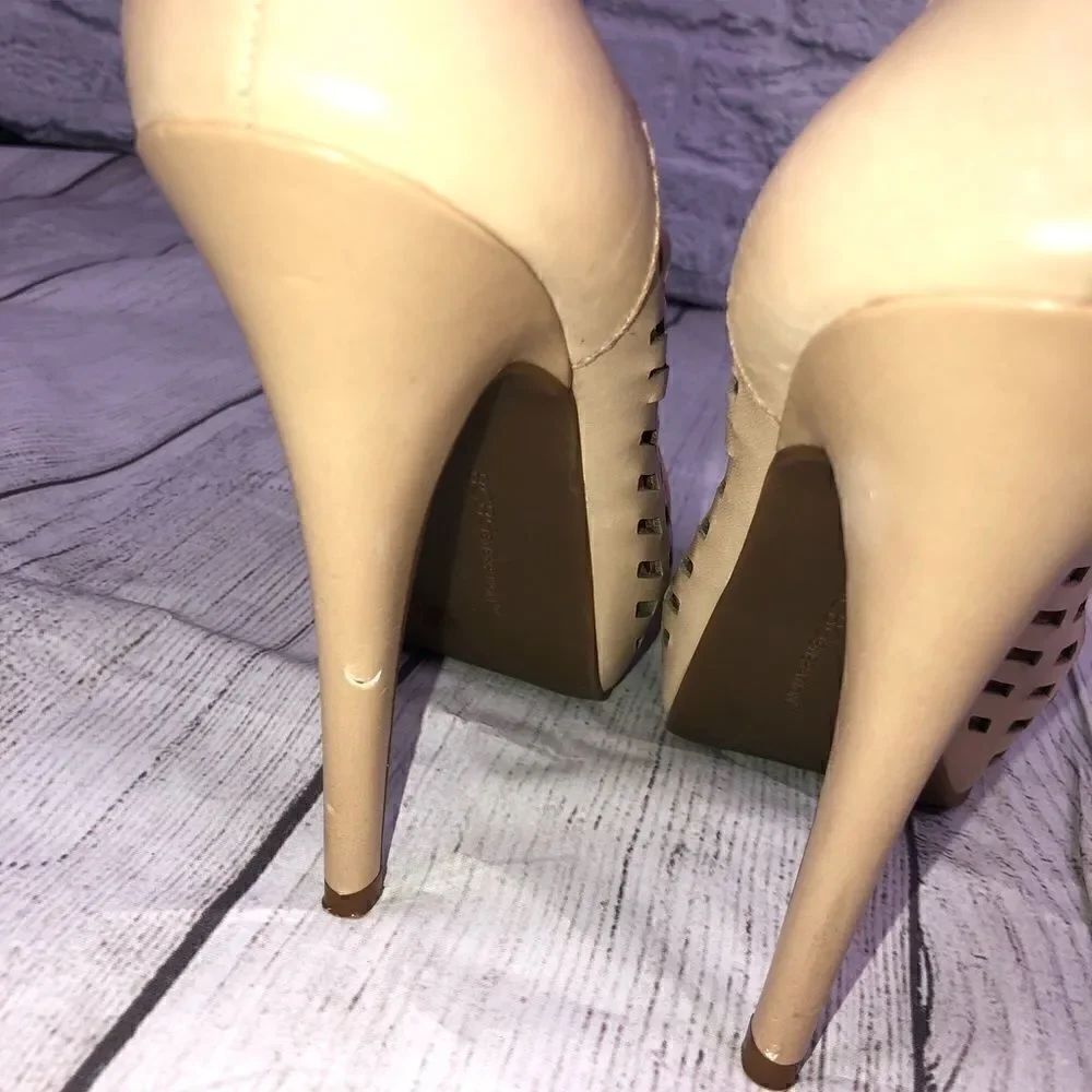 BCBGeneration cut out pattern high heels beige size 9 - Picture 7 of 8